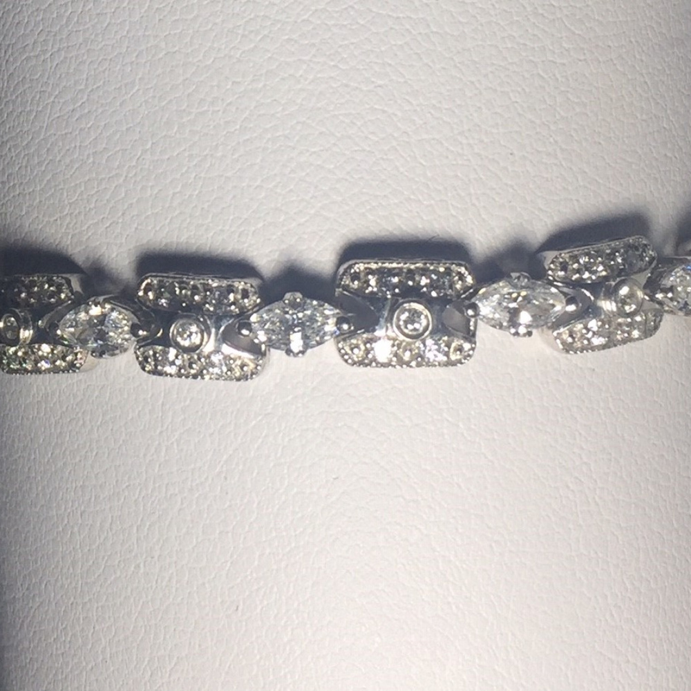Vintage Look Rhinestone Bracelet - Picture 4 of 7